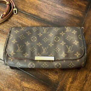 Louis Vuitton Favorite MM Crossbody - EUC